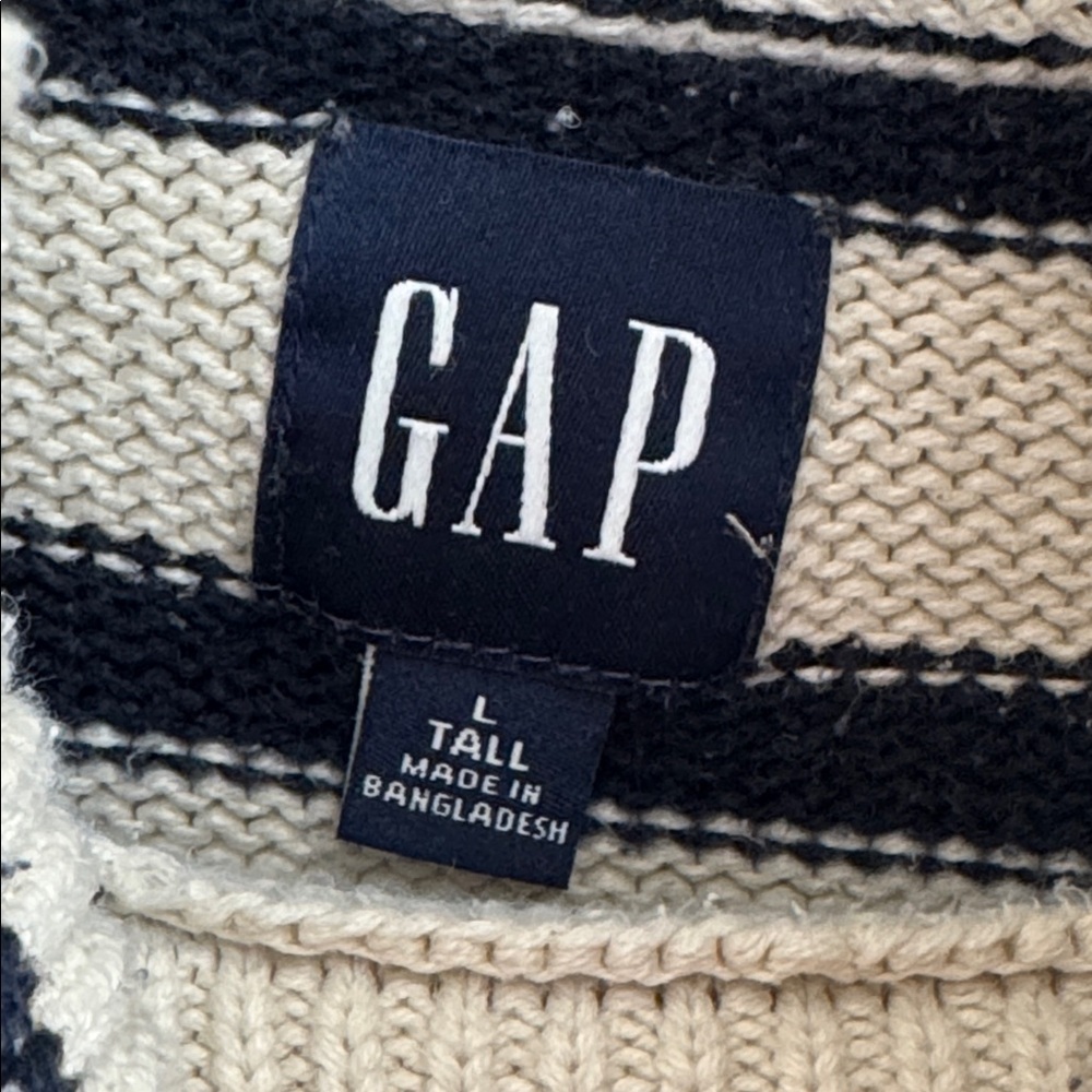 GAP Sweater - Picture 3 of 4